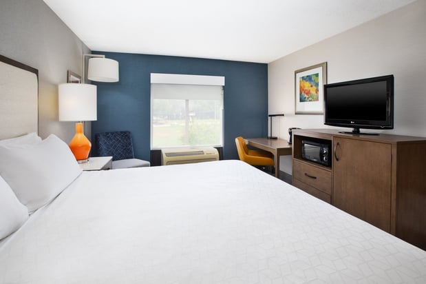 Images Holiday Inn Express & Suites Kent - University Area by IHG