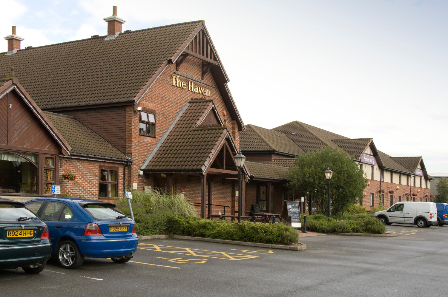 M&B restaurant Premier Inn Grimsby hotel Grimsby 03330 031688