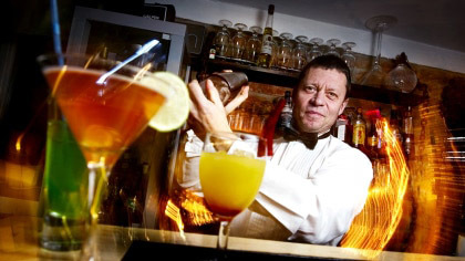 Images Rent a BARtender