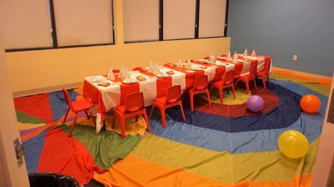 Step into a bright play space where your child is free to explore at their own pace. Gymboree’s play spaces in Fullerton are thoughtfully arranged to help babies, toddlers, and preschoolers try new things with confidence.