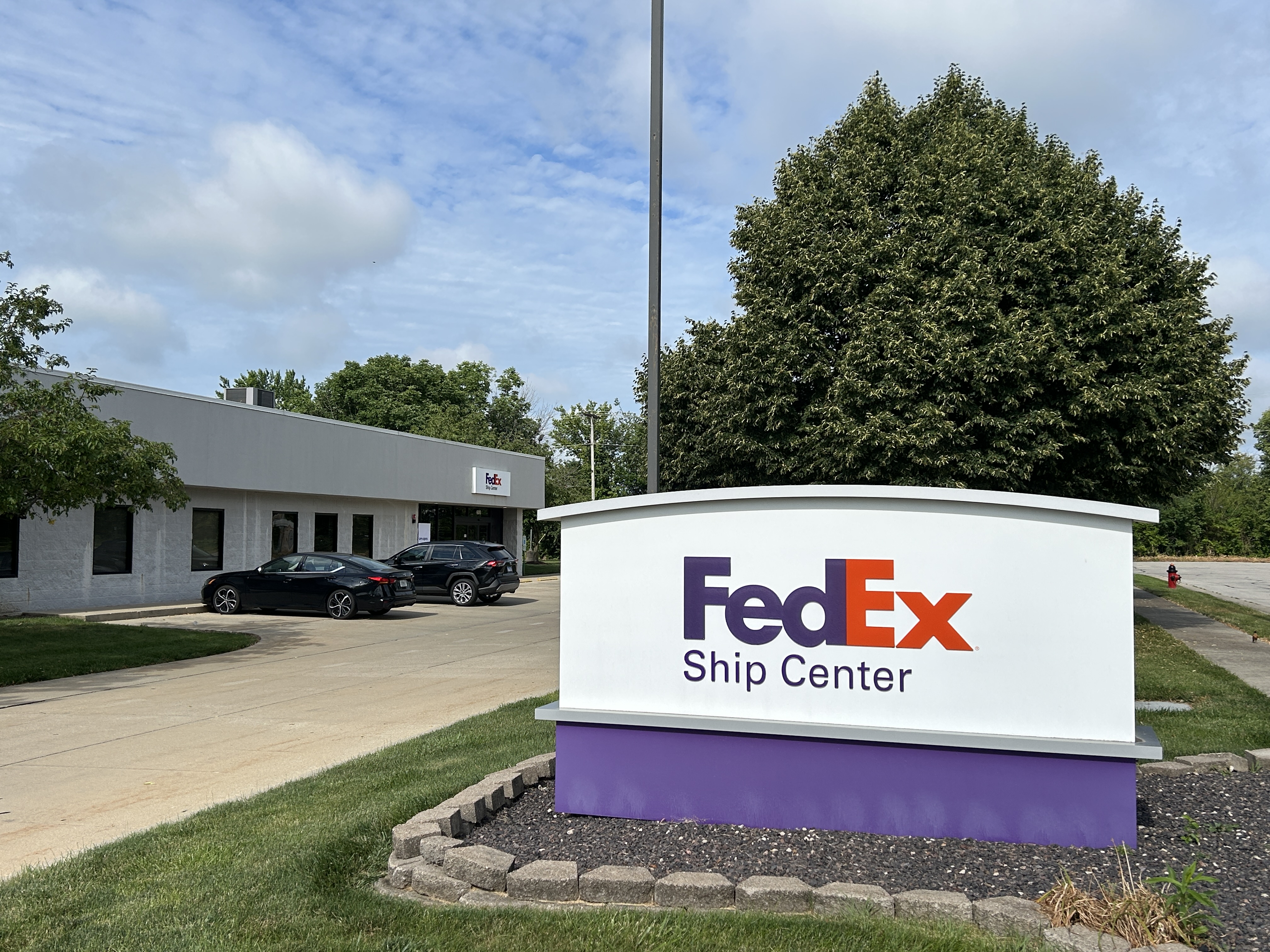 FedEx Office Ship Center Image