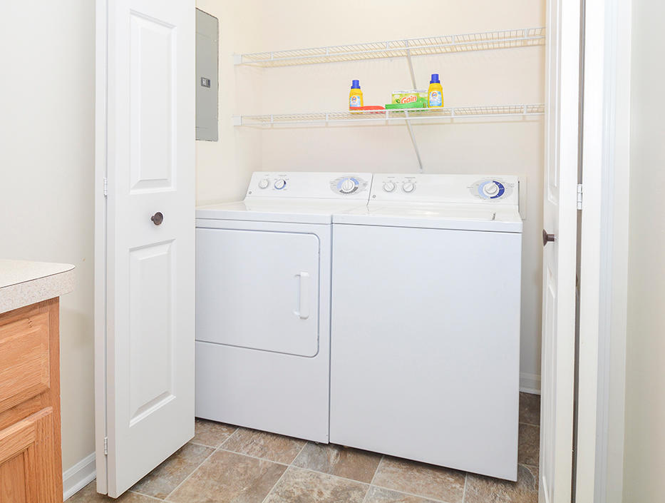 Closet With Washer & Dryer