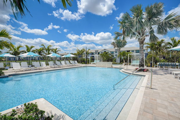 Images Everly Apartments