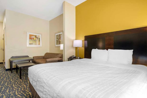 Images Best Western Plus Brunswick Inn & Suites