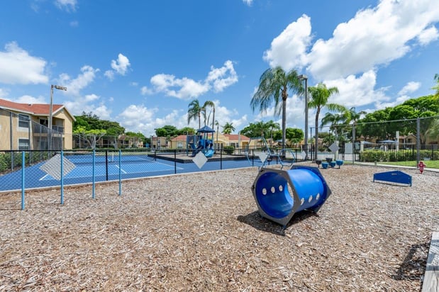 Images Savannah Place Apartments & Townhomes