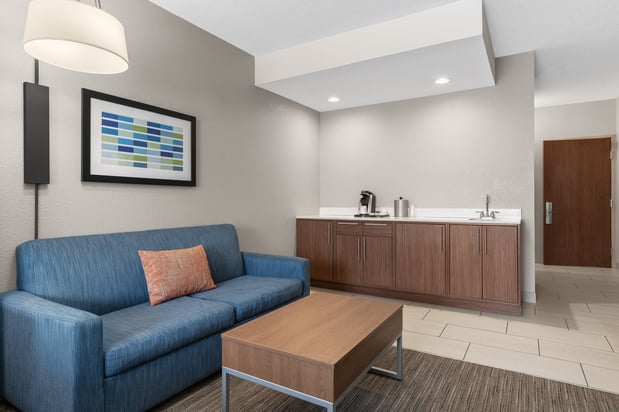 Images Holiday Inn Express & Suites Coralville by IHG