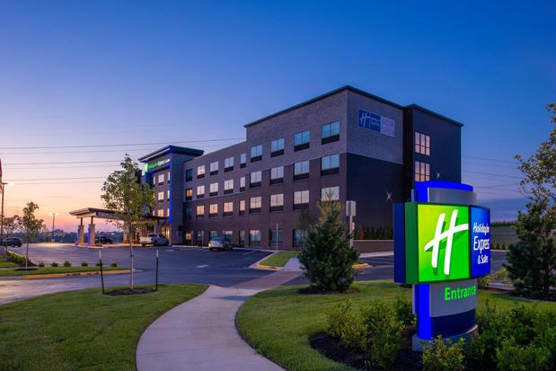 Images Holiday Inn Express & Suites Olathe West, an IHG Hotel