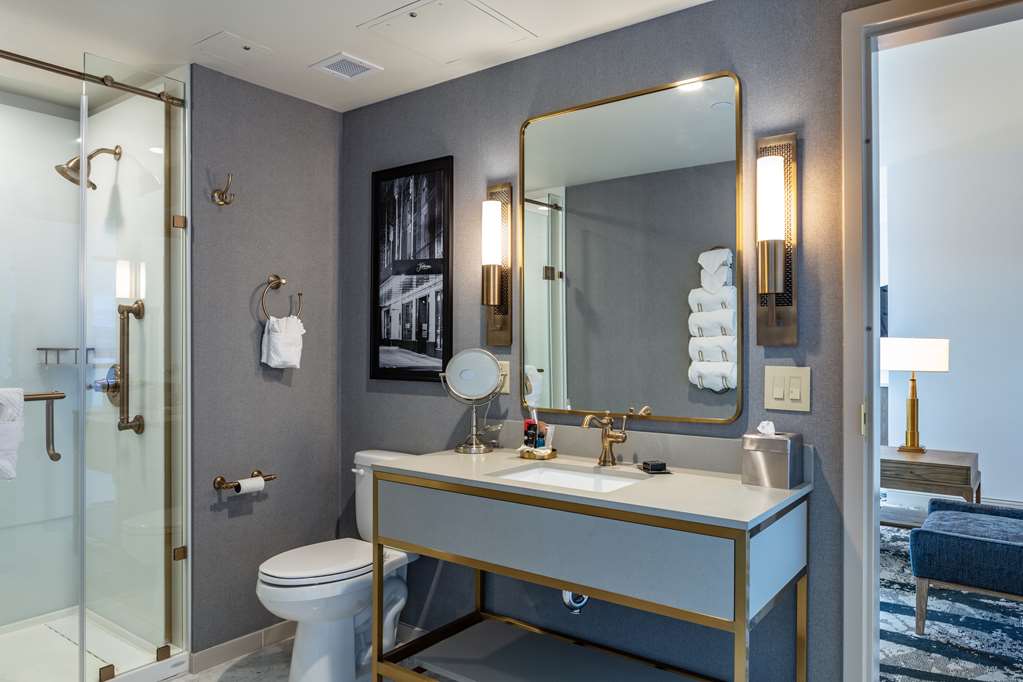 Guest room bath