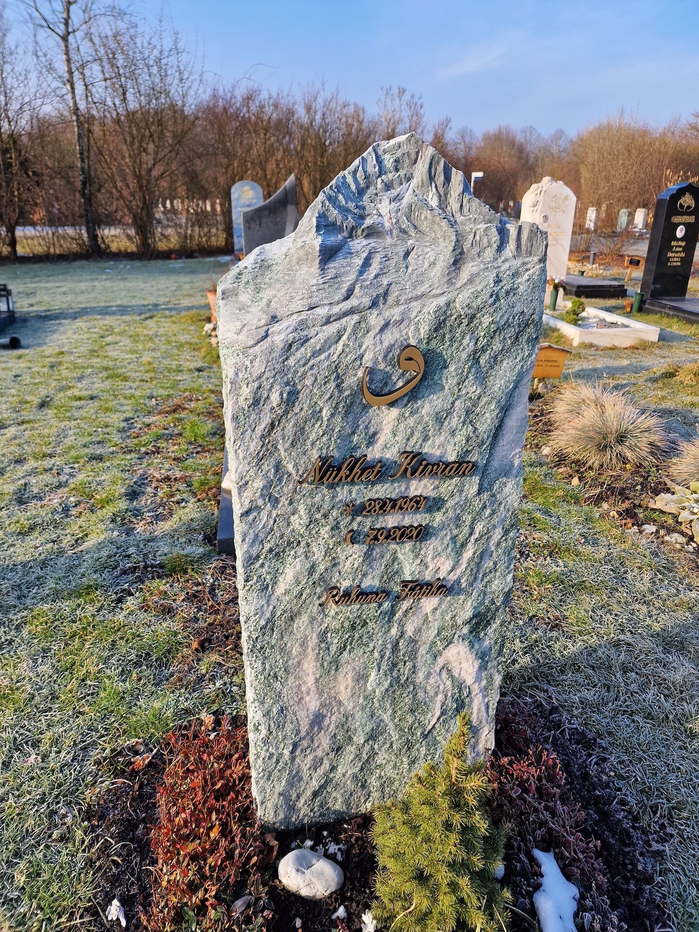 Ludwig Schneider - Denkmale und Steinbau AG - Steinmetz & Grabsteine München, Unterhachinger Straße 15 in München