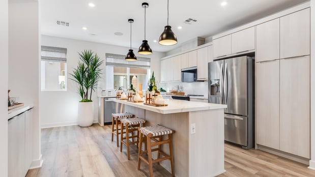 Images 717 Lyon - Closed