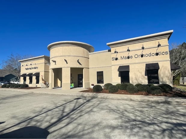 Images Dr. Leslie Jacobs, Pediatric and Adolescent Dentistry