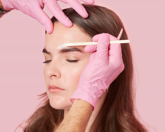Bilder Benefit Cosmetics BrowBar Douglas Lübeck