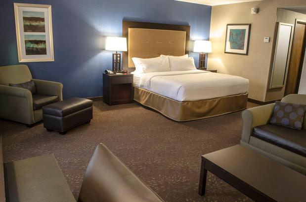 Images Holiday Inn Fargo, an IHG Hotel