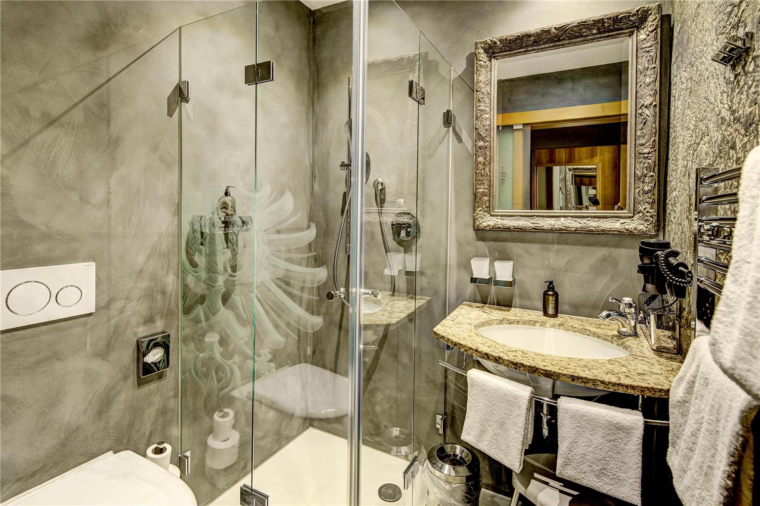 Hotel Goldener Adler, BW Signature Collection, Herzog - Friedrich Str 6 in Innsbruck