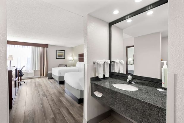 Images Best Western Luxbury Inn Fort Wayne