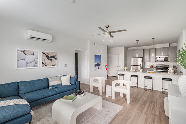 Images Glen Oaks Apartments