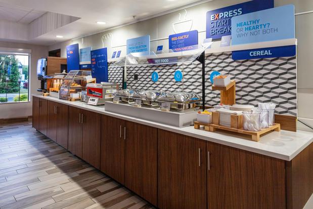 Images Holiday Inn Express Rocky Mount – Sports Center by IHG