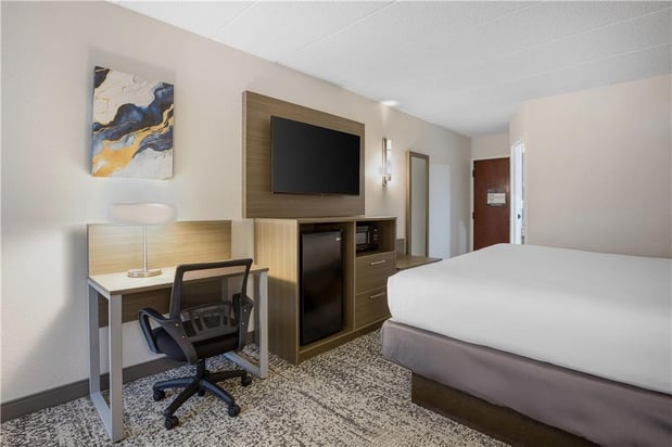 Images SureStay Plus by Best Western Chicago Lombard