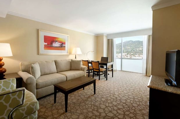 Images Embassy Suites by Hilton Los Angeles Glendale