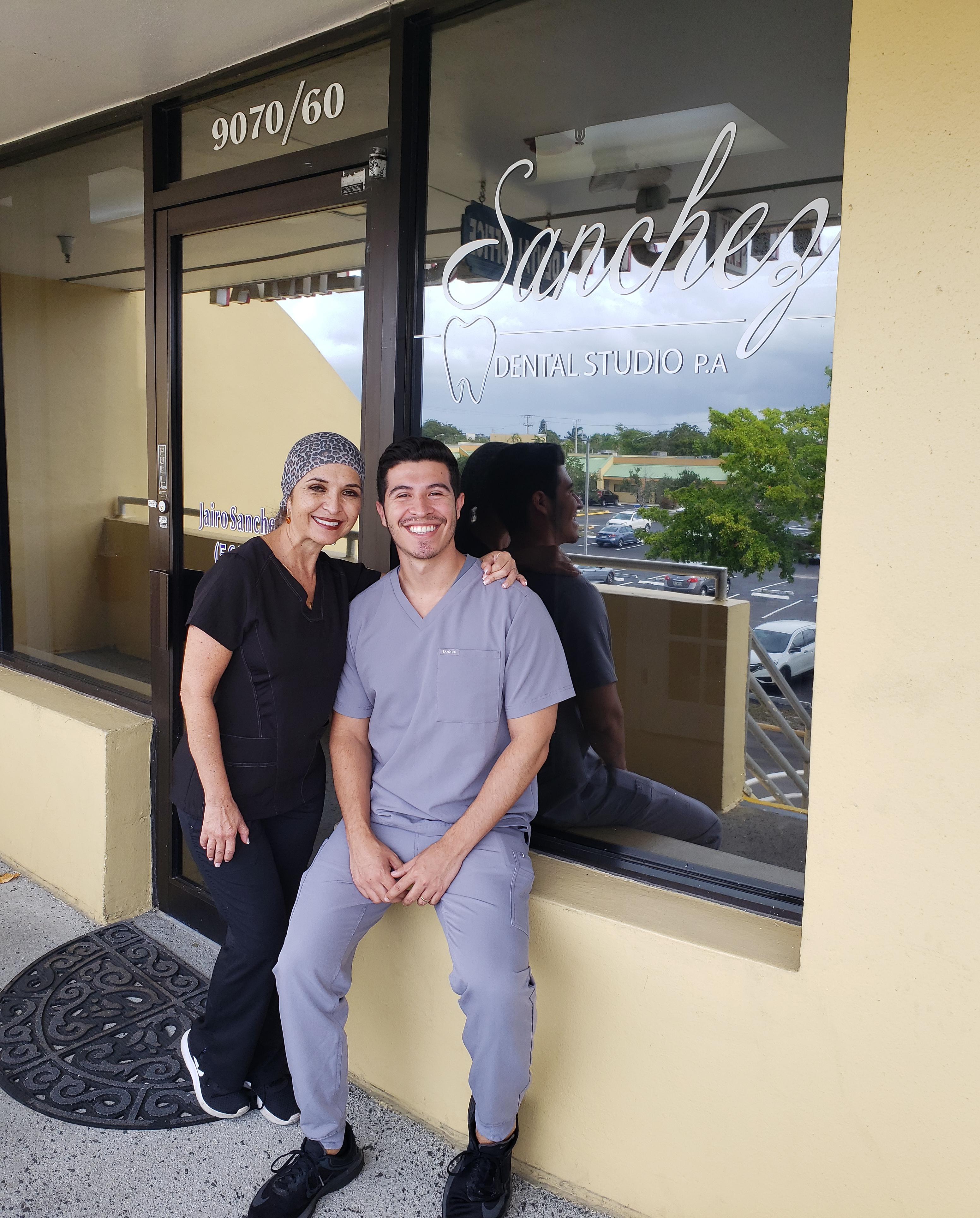 Boca Raton Traveling Dentist offering in home dentistry for patients who don't want to leave their house or assisted living center. Services include: Dentures, denture repairs, tooth extractions, non-invasive cavity treatments, tooth x-rays, checkups, oral exams, second opinions, and more - contact us to speak to the Boca Raton Dentists!