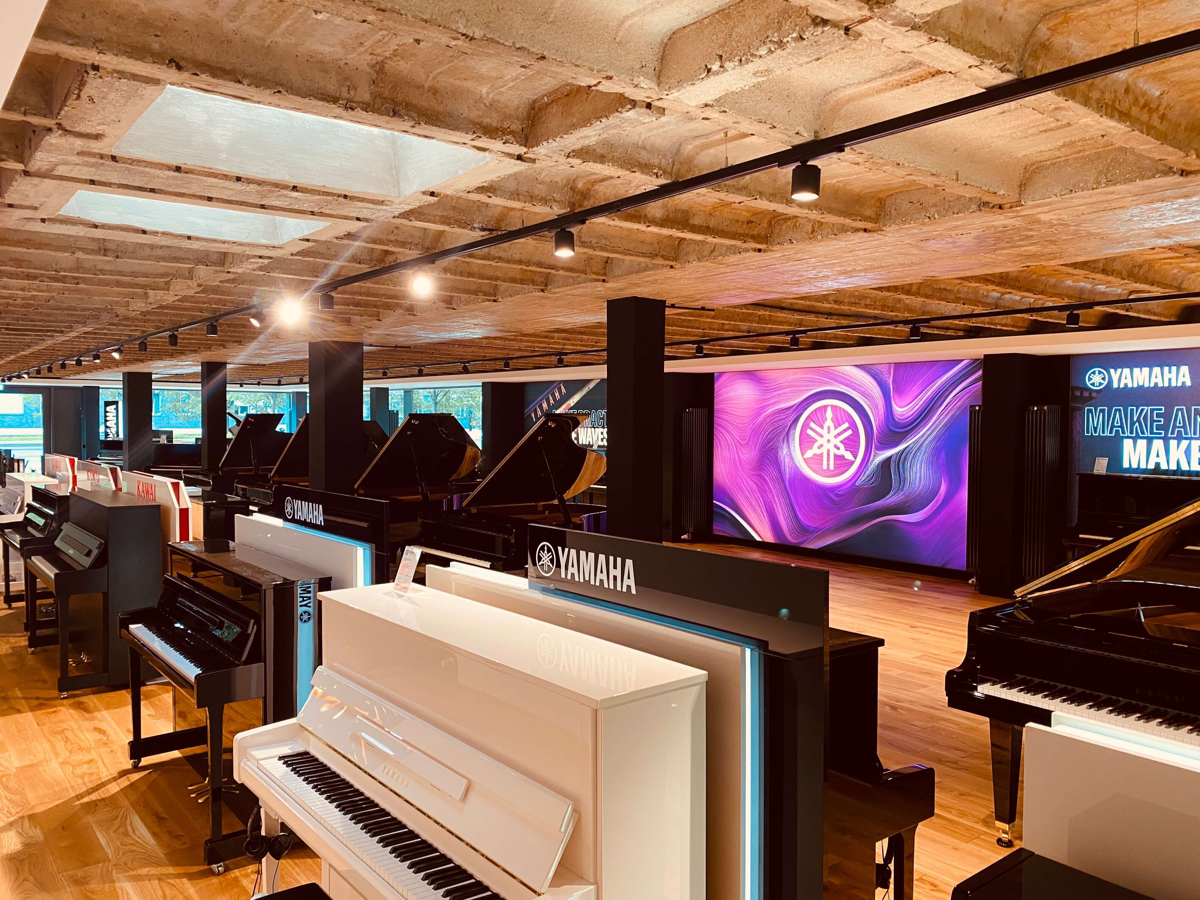DEMMER - Pianos & Flügel - GALLERY