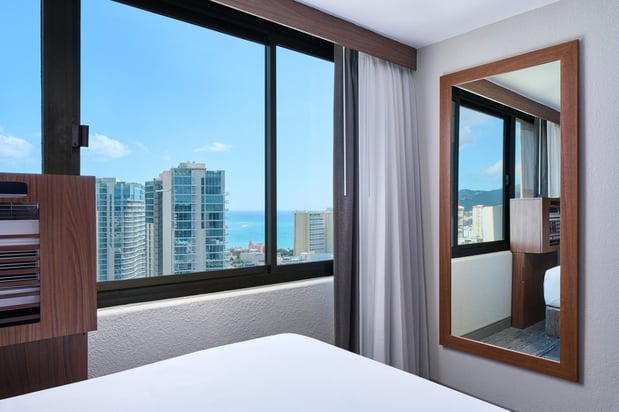 Images Holiday Inn Express Waikiki by IHG