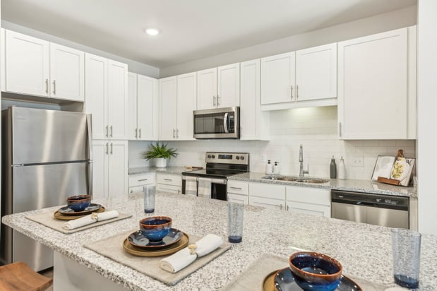 Images Story Lake Gibson | Luxury Apartment Homes