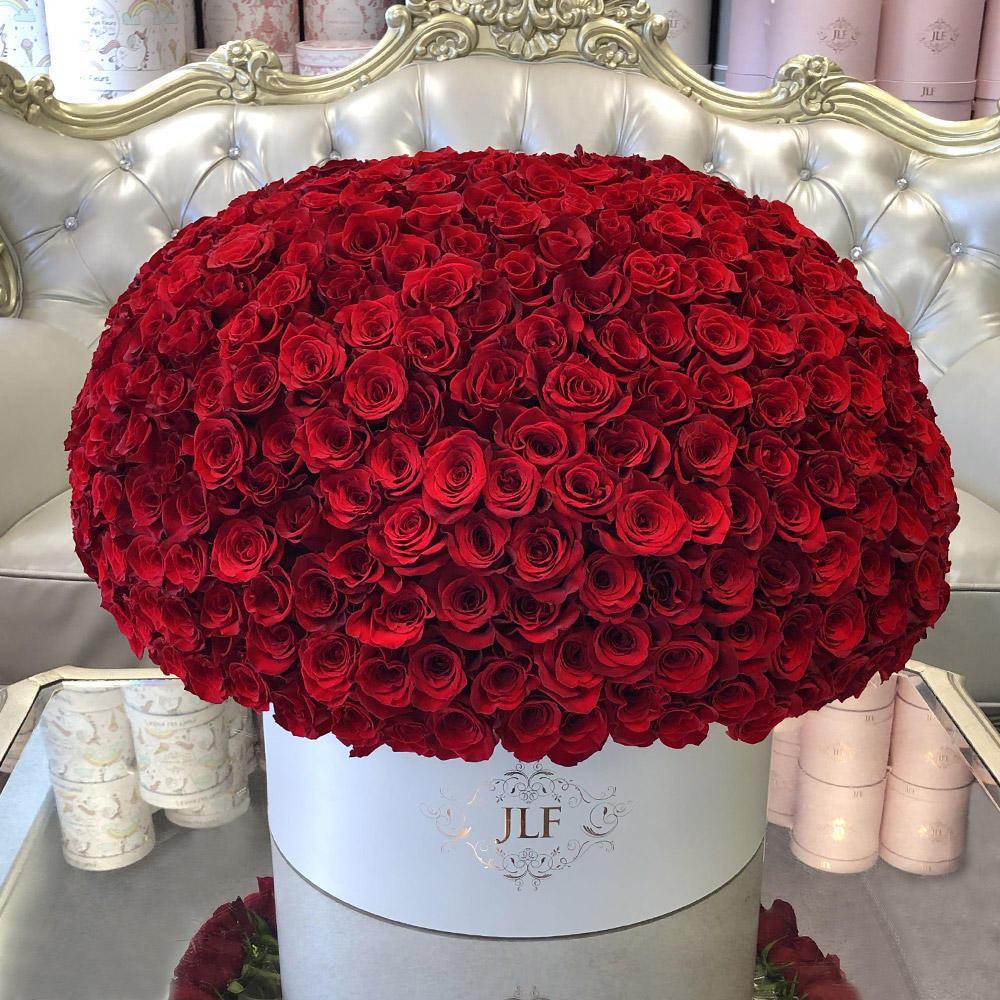 Grandiose Red Rose Box
SKU: JLF000114
Capture the essence of elegance, romance and passion with this stunning box of classic red roses put together with effort and detail one by one to create a smooth dome shape.