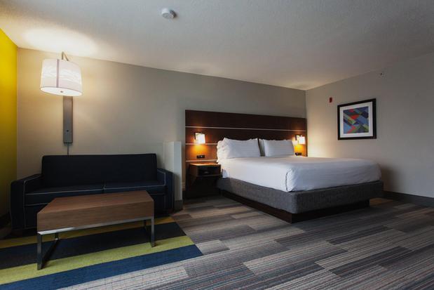 Images Holiday Inn Express & Suites Atlanta N-Perimeter Mall Area by IHG