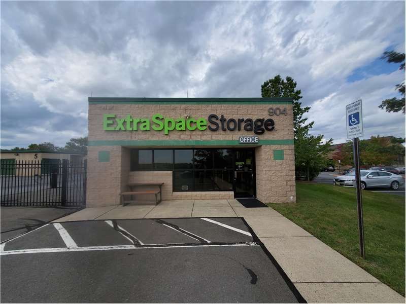 Beauty Image - Extra Space Storage at 904 Trailview Blvd SE, Leesburg, VA 20175