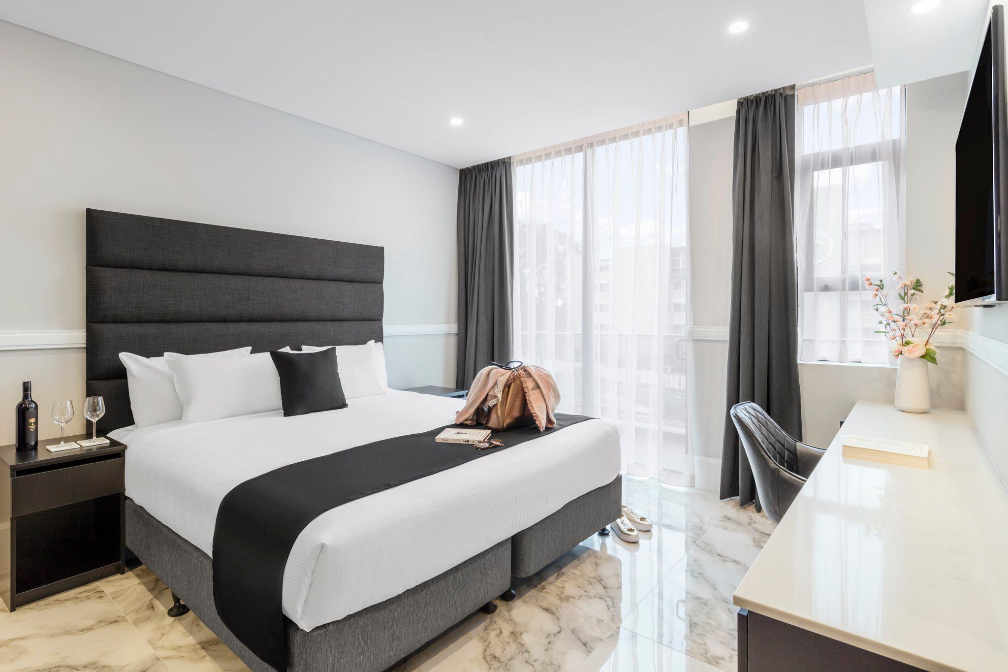 Images Holiday Inn & Suites Parramatta Marsden Street, an IHG Hotel