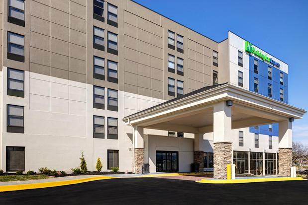 Images Holiday Inn Express & Suites Central Omaha by IHG