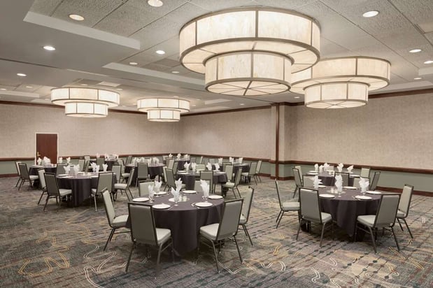 Images Embassy Suites by Hilton Chicago North Shore Deerfield