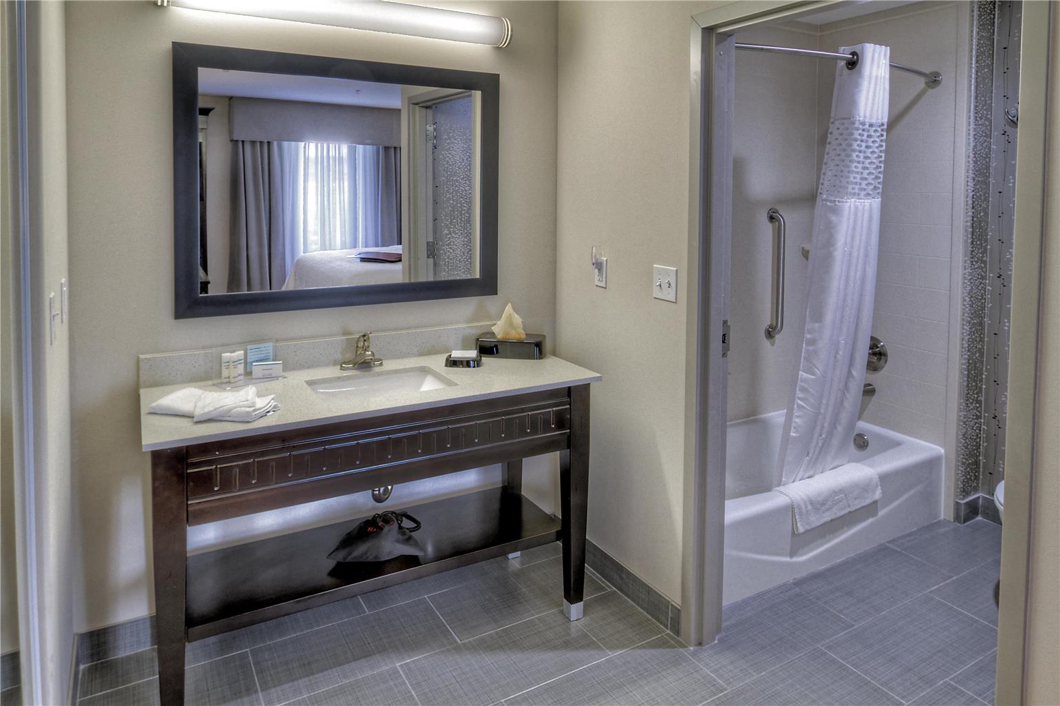 Guest room bath