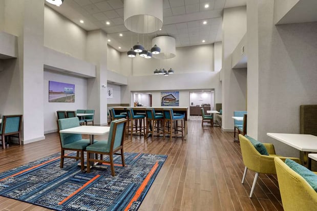 Images Hampton Inn & Suites St. Louis-Edwardsville