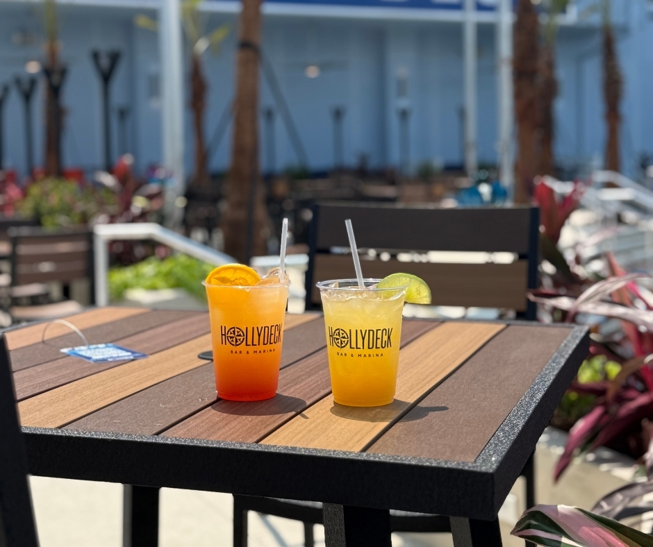 Hollydeck Bar & Marina