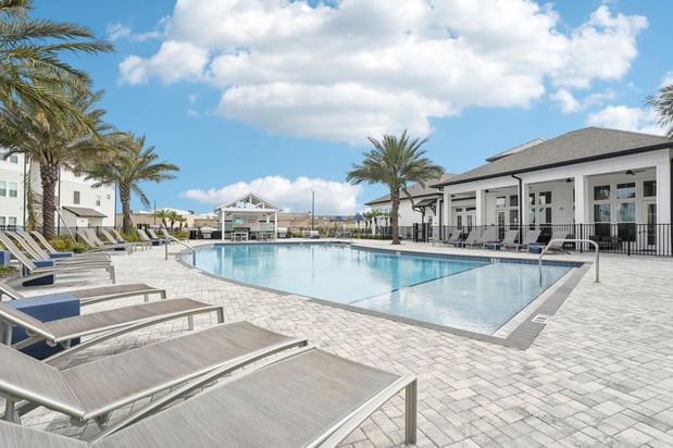 Images Story Lake Gibson | Luxury Apartment Homes