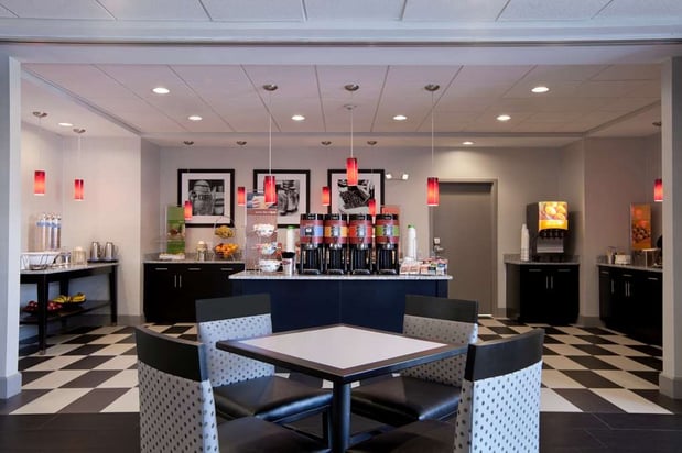 Images Hampton Inn & Suites Roanoke Airport