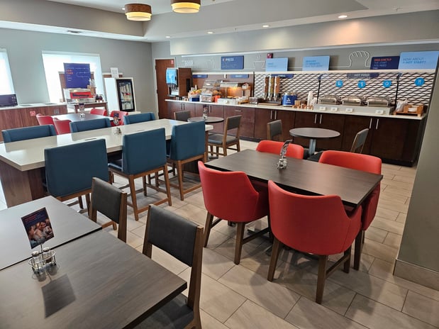 Images Holiday Inn Express & Suites Cincinnati-Blue Ash by IHG