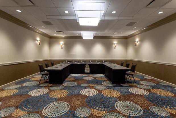 Images Holiday Inn Chicago North-Evanston by IHG