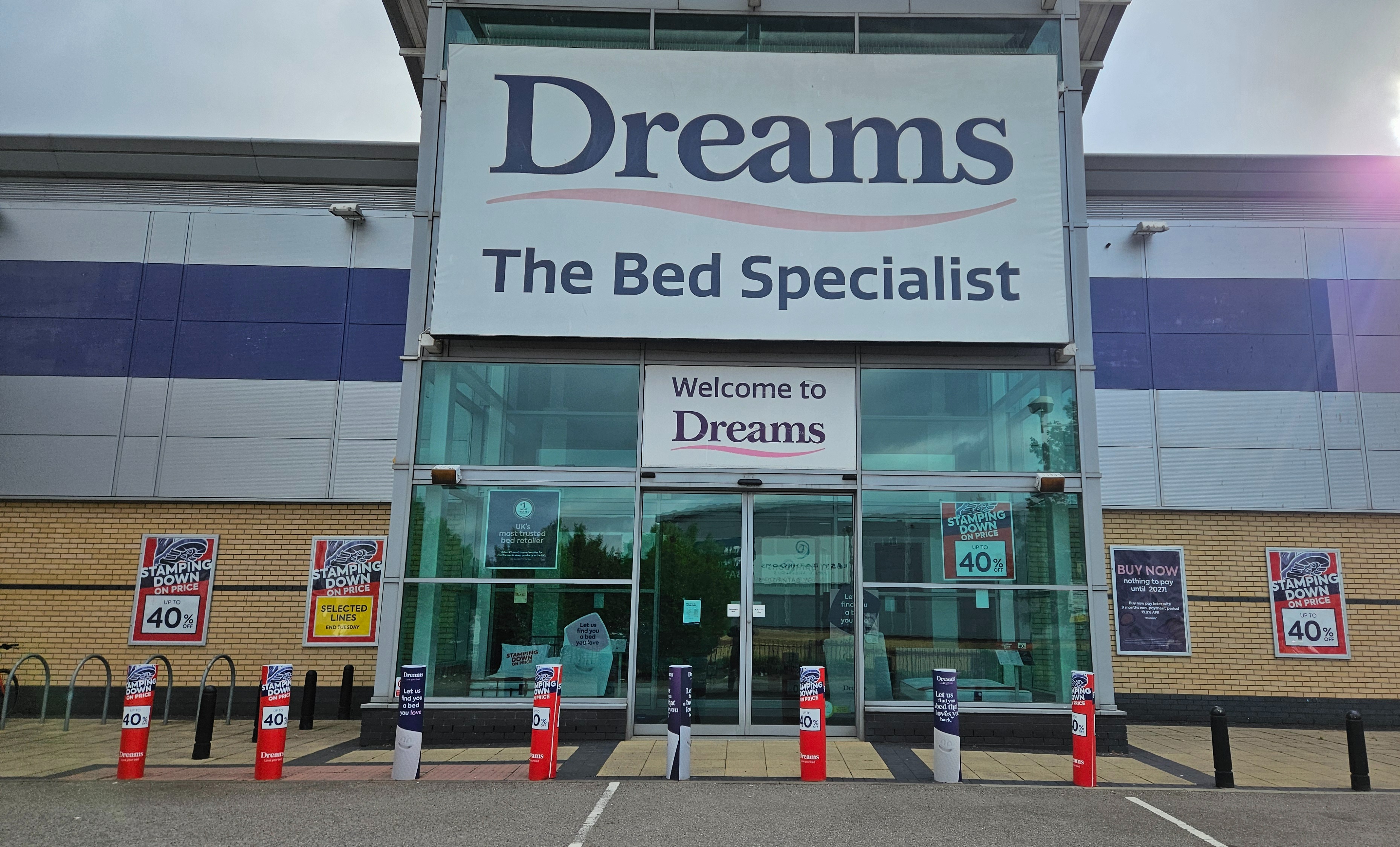 Dreams Staple Corner