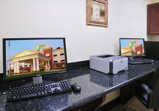 Images Holiday Inn Express & Suites Sealy by IHG