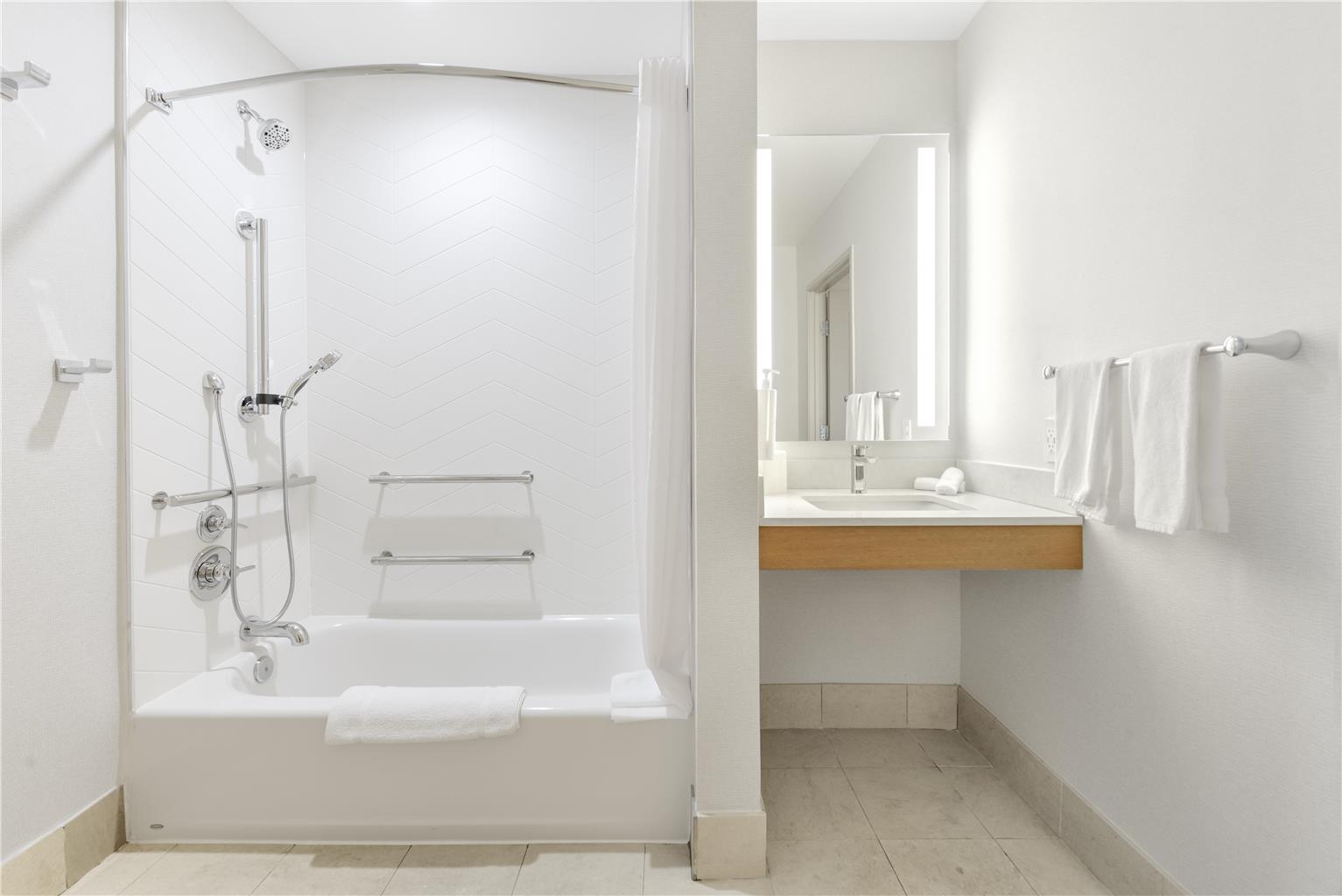 Guest room bath