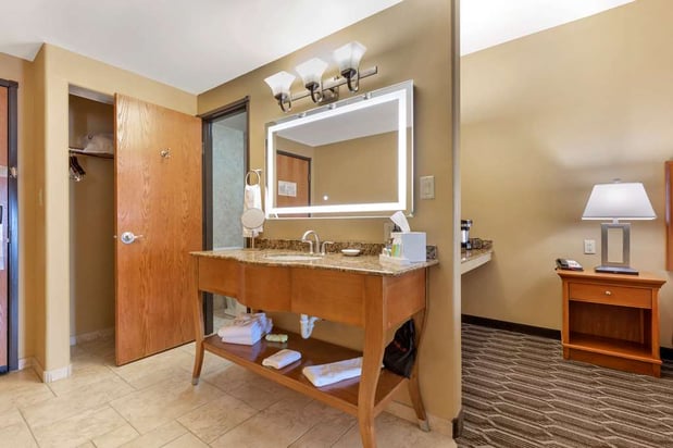 Images Best Western Plus Swiss Chalet Hotel & Suites