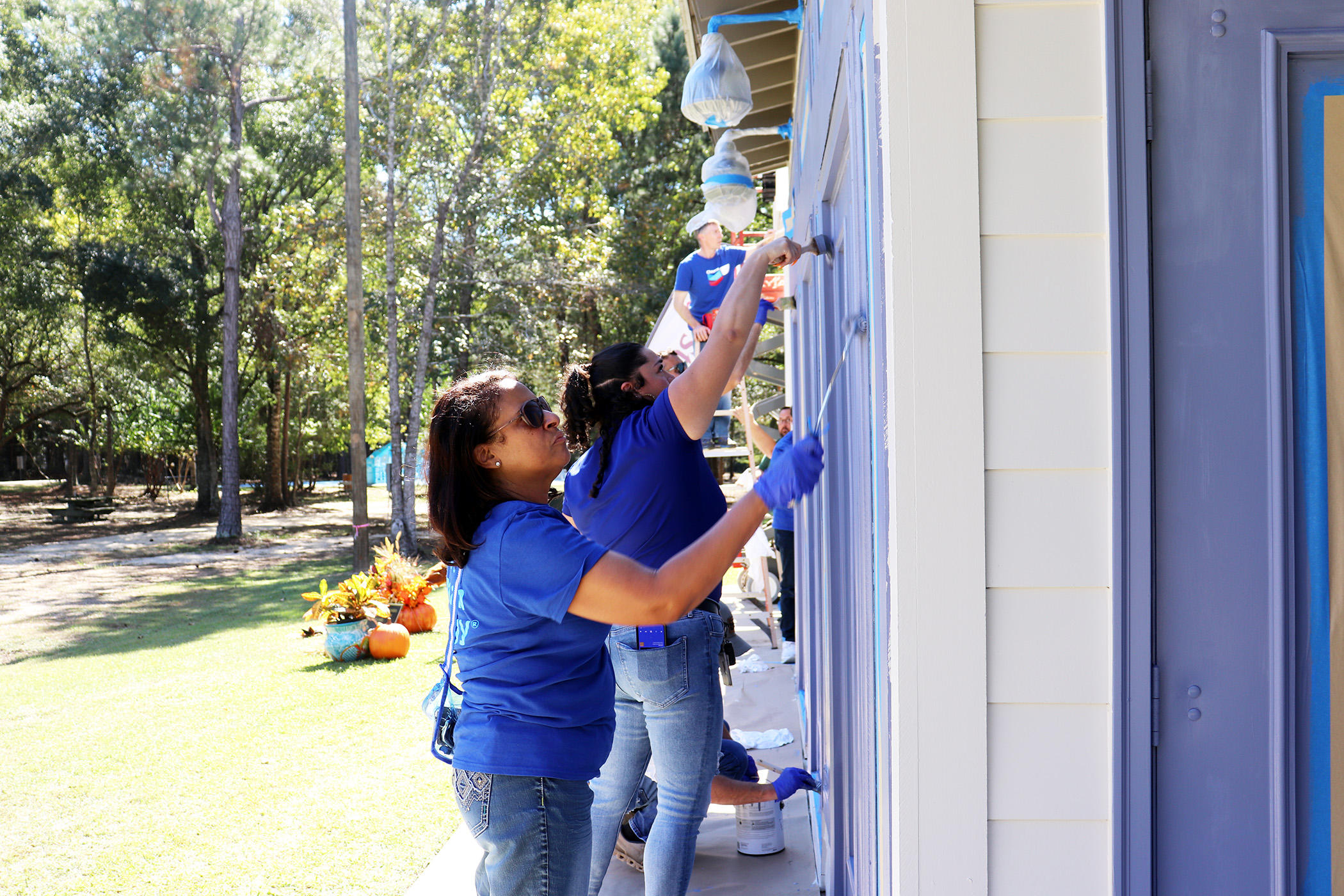 chevron volunteer day at sths parenting center 06.jpg