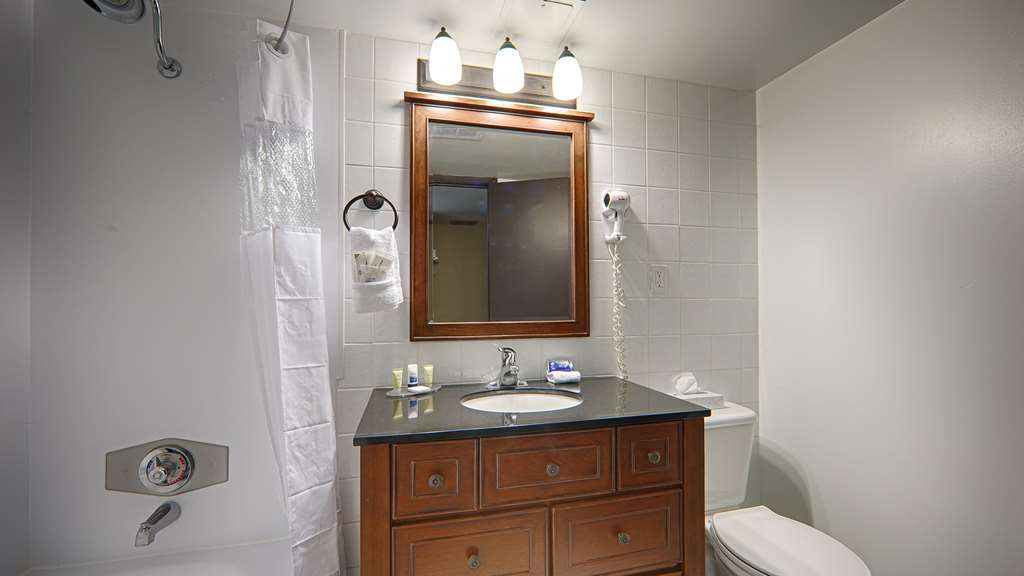 Guest Bathroom Best Western Wayside Inn Wetaskiwin (780)312-7300