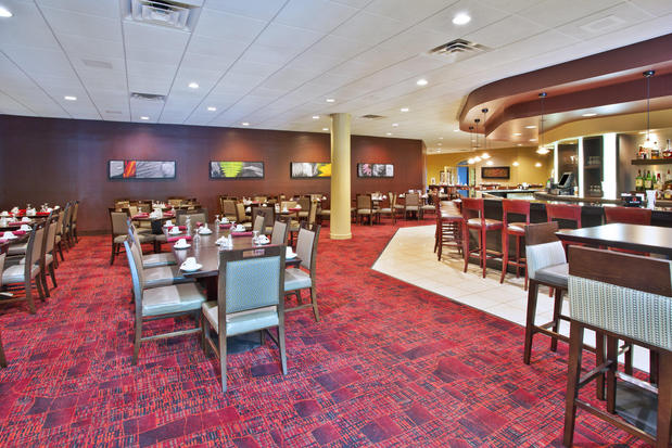 Images Holiday Inn Manitowoc by IHG