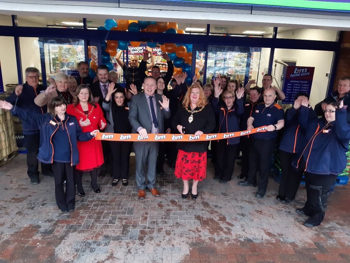 Store staff at B&M's new store in Warrington were delighted to welcome local mayor, Councillor Wendy Johnson who cut the ribbon to officially open the store. Local charity St. Rocco's Hospice joined the mayor as special guests for the morning, receiving £