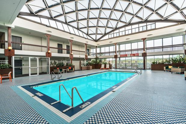 Images Holiday Inn & Suites Pittsfield-Berkshires by IHG