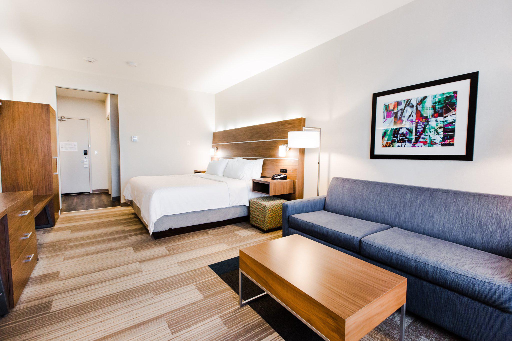 Images Holiday Inn Express & Suites West Edmonton-Mall Area, an IHG Hotel